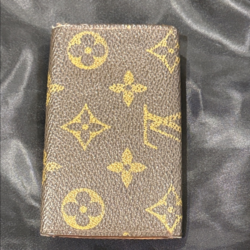 Louis Vuitton Authentic Brown and Gold Monogram 6 Key Case -As Is - Picture 2 of 9